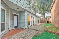 Modern 3 Bed 2.5 Bath Home in North Houston Hôtels à proximité de : National Museum of Funeral History
