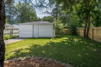 3 BLK walk to funky DT Ferndale • 20 min drive to DT Detroit • Hip Historic Home