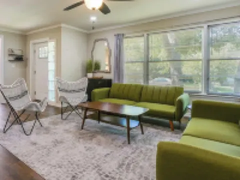 The Casino Cottage in Durant! Hotel Amenities, 2 Kings, 4mi to Casino, Sleeps 8 Hotels in Durant