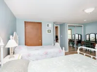 3 Adorable Old Fashioned Cottages In A Great Location ~ 3 Cottages At One Price! Hotels in Douglas