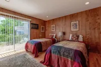 Spacious bohemian canyon home with views