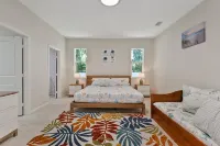 Sarasota House, A Perfect Beach Getaway!!! Spacious 4-bedroom house & Pool !!!