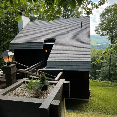 Bright, Family-Friendly Lake View House Close to Okemo, Killington, Pico,  Lakes
