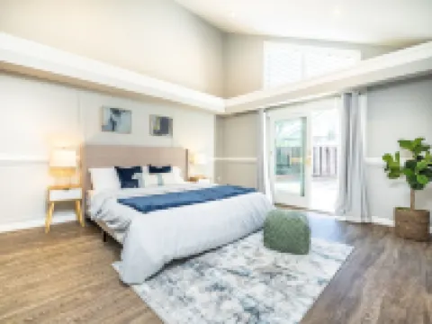 New! Modern & Sleek 4BR home w/high ceilings Hotels in Foster City