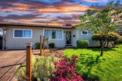 Garden House fenced yard with covered patio. Pets okay. Close access to shops.