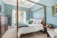 1884 Modernized Home: Fire Pit, Tesla Tech, Near Downtown