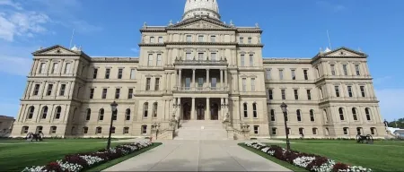 Charming and Cozy Lansing Loft Home Отели рядом с достопримечательностью «Christ Temple Church of Lansing»