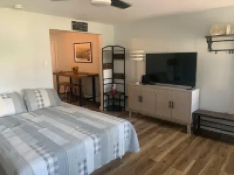 Main St Studio - Newly Updated!