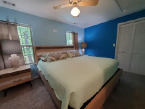 Lucky's - Adorable Cottage by the Beaver Lake Sailboat Club