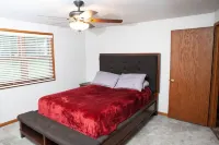 2 Bedroom, 1 Bathroom Convenient Green Bay Getaway
