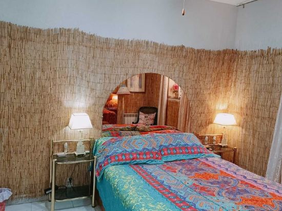 Piso completo en Atocha, muy bien comunicado.