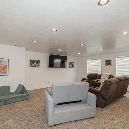 Family Friendly Modern Home- Adventures Start Here!