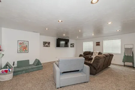 Family Friendly Modern Home- Adventures Start Here!