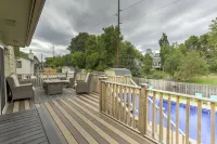 5- Bedroom Private Home- Quiet Neighborhood- Pet Friendly