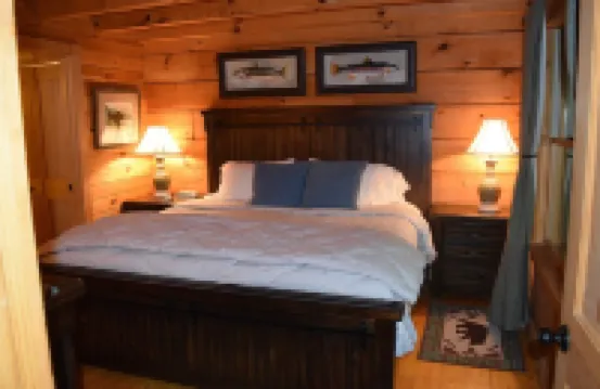 Secluded-Log Cabin-in town Cashiers-Pet Friendly
