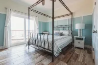 Coastal Gratitude.....STUNNING Gulf front home Hotel di Dauphin Island
