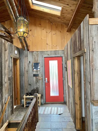 Cozy cabin nestled on the shores of Lake Champlain