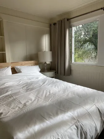 4bd/1ba 1,325 sf Downtown home, valley views and a large front yard