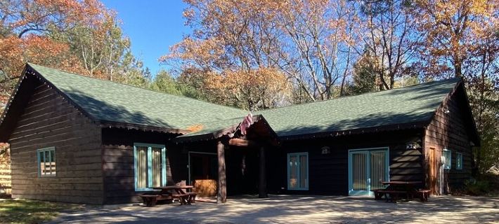 Northwoods Rustic Lodge steps away from Round Lake in Richardson Bay & Pontoon Hotels in Sawyer County