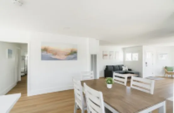 Beach House w/ Private Pool & Spa mins to beach!