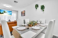 Townhome with Heated Pool, UTC mall, Fits 6, 2bd/2.5bath