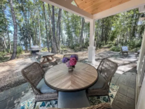Charming Coastal Maine Cottage Overlooking Penobscot Bay!