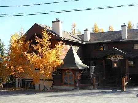 2 story 3 bedroom Big Mountain Village Ski condo on Hailey’s run in Whitefish! Отели в г. Уайтфиш