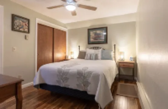 Skiers and sunset lovers