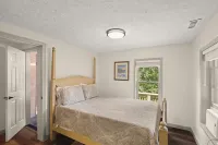 Cozy riverfront cabin on the New River.  Close to Boone and Appalachian State. Hotels in Bald Mountain