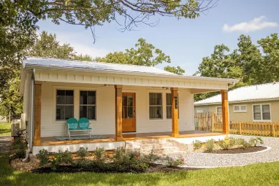 Mother's Place - perfect location in Ocean Springs. Walk to downtown & beach! Walter Anderson Museum of Art 주변 호텔