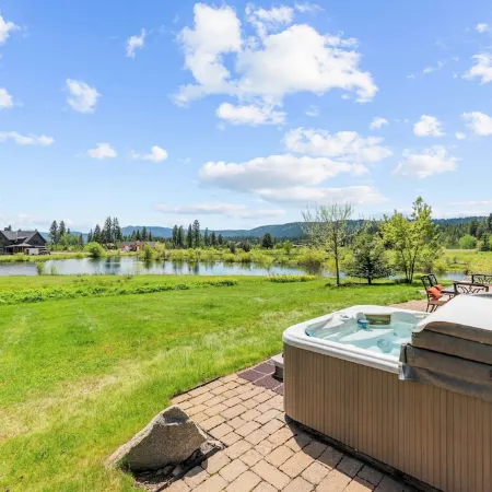 The Chalet @ BHOTR-Luxurious mtn getaway w/hot tub on back patio