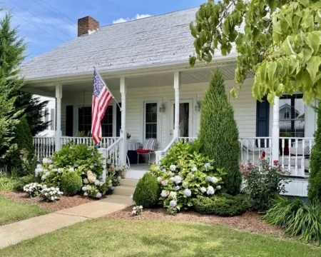 On 'The New River Trail' Hotels in Grayson County