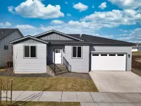 Modern Spacious Family Home w/ Hot Tub & Fire Pit
