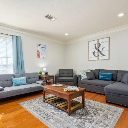 Quiet & Close! 2/2 Across from Acre in Auburn, Al