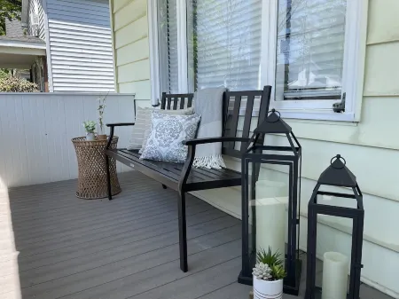 Valley View Lakehouse - Fully updated, dog friendly and beautiful lake view!