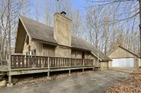 Rustic Chalet Retreat w/ Hot Tub Hotels in Mecosta County