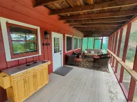 Newly remodeled, multifunctional, secluded retreat w/ views of Mississippi River