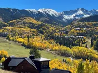 Exceptional Ski Resort Access and Views in Private 4 Bedroom Home
