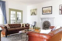 Expansive Victorian close to Saratoga Springs and Lake George