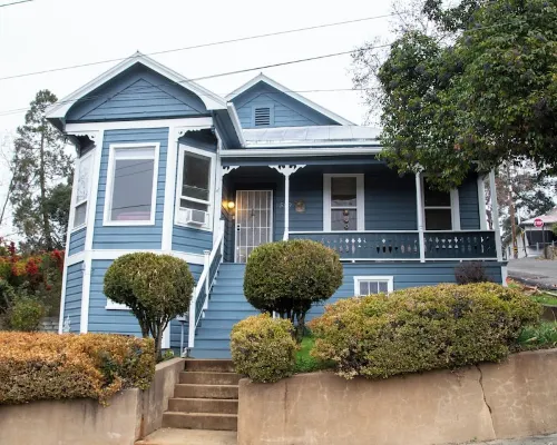 Historical Victorian with Modern Touch. Garage with EV Charger 索諾拉酒店