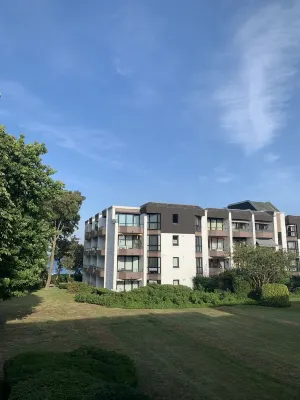 Apartment with a lake view directly opposite the green beach, WiFi, pets allowed