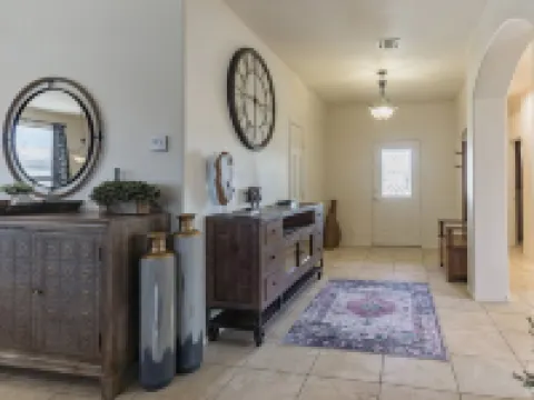 Beautiful Bungalow in Award Winning Resort Style Gated Sun Lakes community Hotels in Sun Lakes