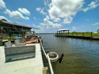 Island Cottage in Quaint Matlacha Florida. Amazing island life is a click away… Hotels in Matlacha
