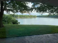 Sweet Louie's Lake House Hotels in Deerfield Township