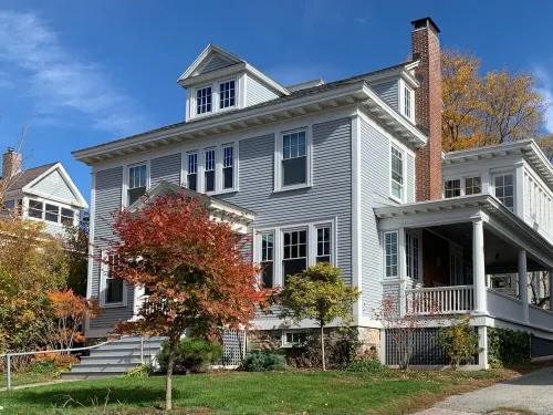 Centrally located, a Beautiful Landmark House for an ideal Family Getaway! - Wifi