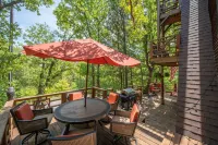 Enchanting Lake Texoma Cabin with Hot Tub