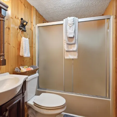 Romantic Hot Tub Cabin-King Bed • Private Porch • 10 Min Dollywood