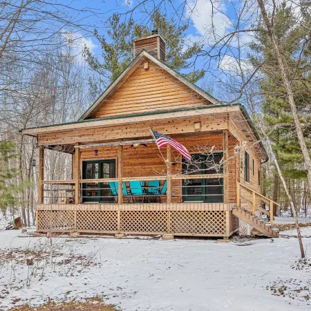Private Modern Cabin with Hot Tub on 11 Acres - the Perfect up North Getaway