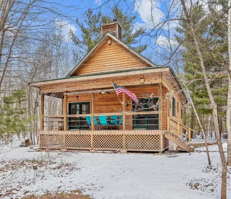 Private Modern Cabin with Hot Tub on 11 Acres - the Perfect up North Getaway