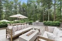 Beautiful East Hampton Home, Close to Beach and Town